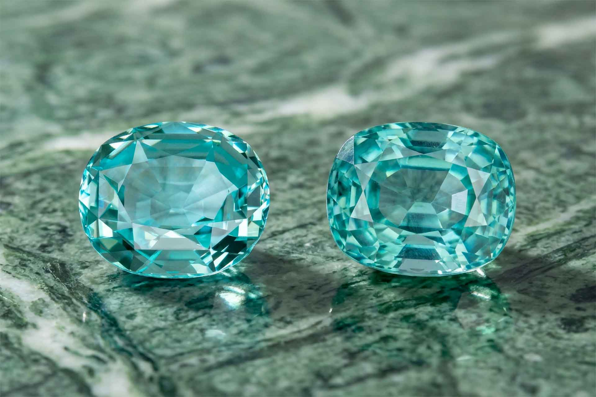 Photo of two paraibas on the table