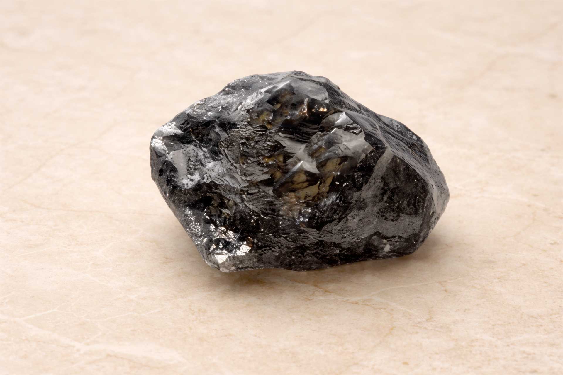 Sewelô Diamond on biege background