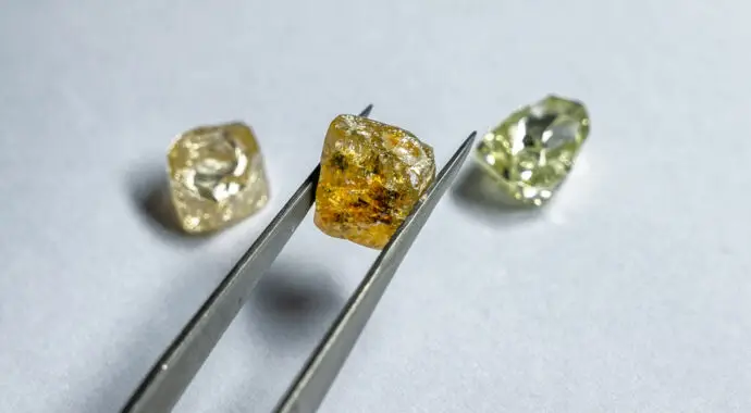 What makes diamond colored?