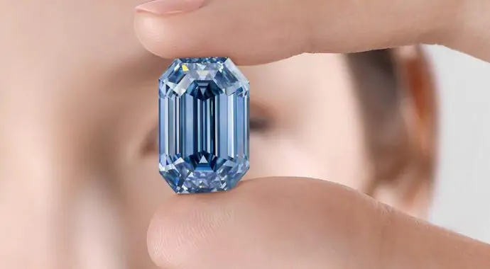 What are blue diamonds: how real and expensive they are