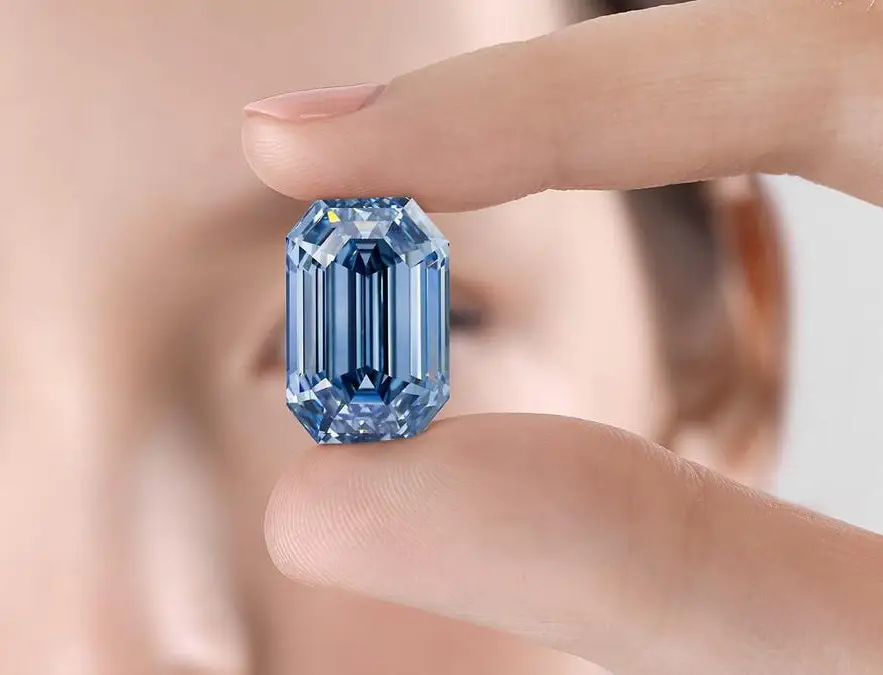 What are blue diamonds: how real and expensive they are