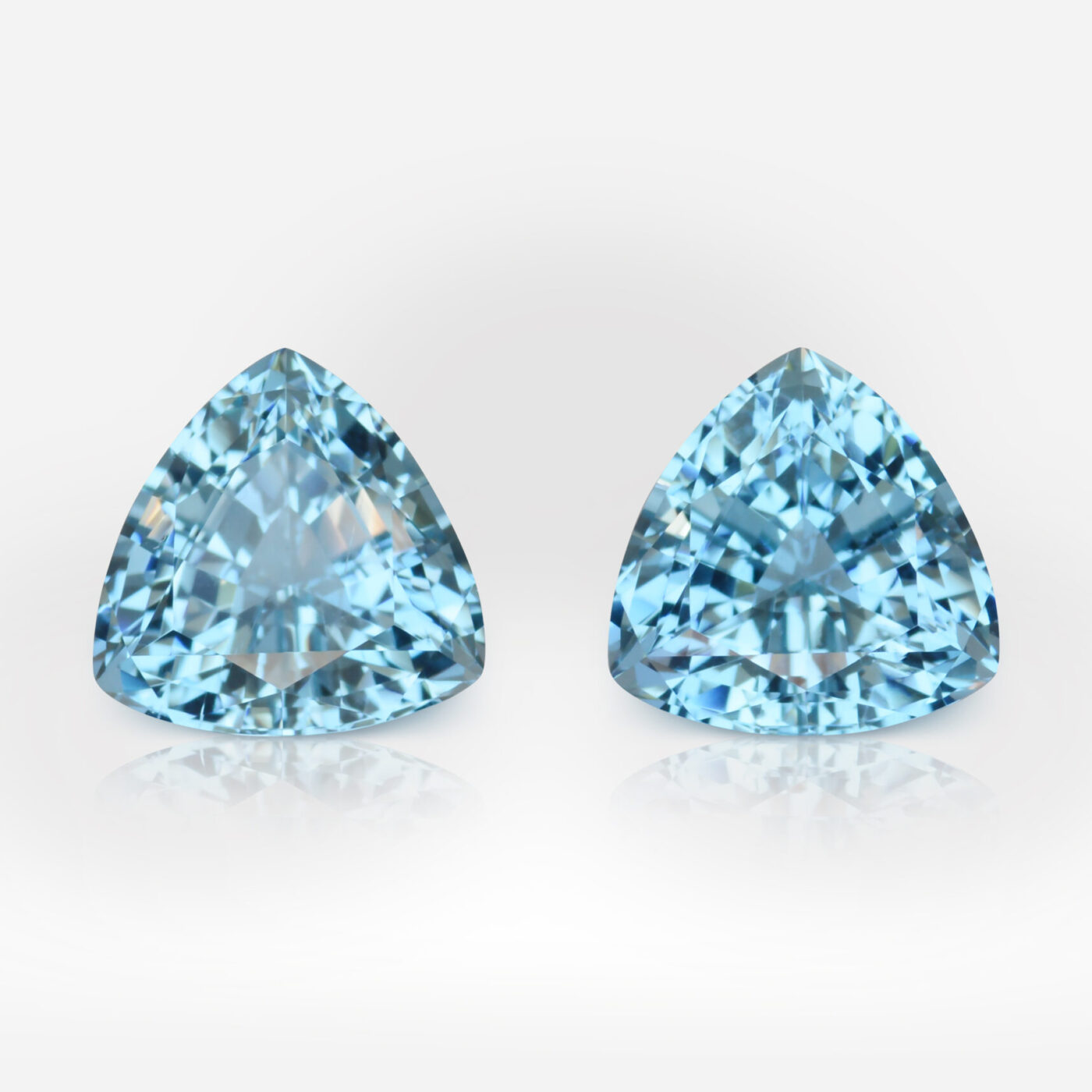 5.30 carat Pair of Triangle Shape Vivid Blue Brazilian Aquamarine - picture 1