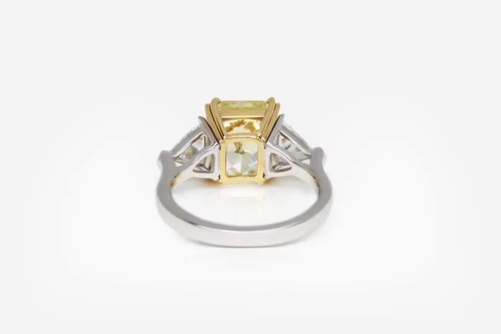 5.02 carat Fancy Yellow SI1 Radiant Shape Diamond Ring GIA - picture 1