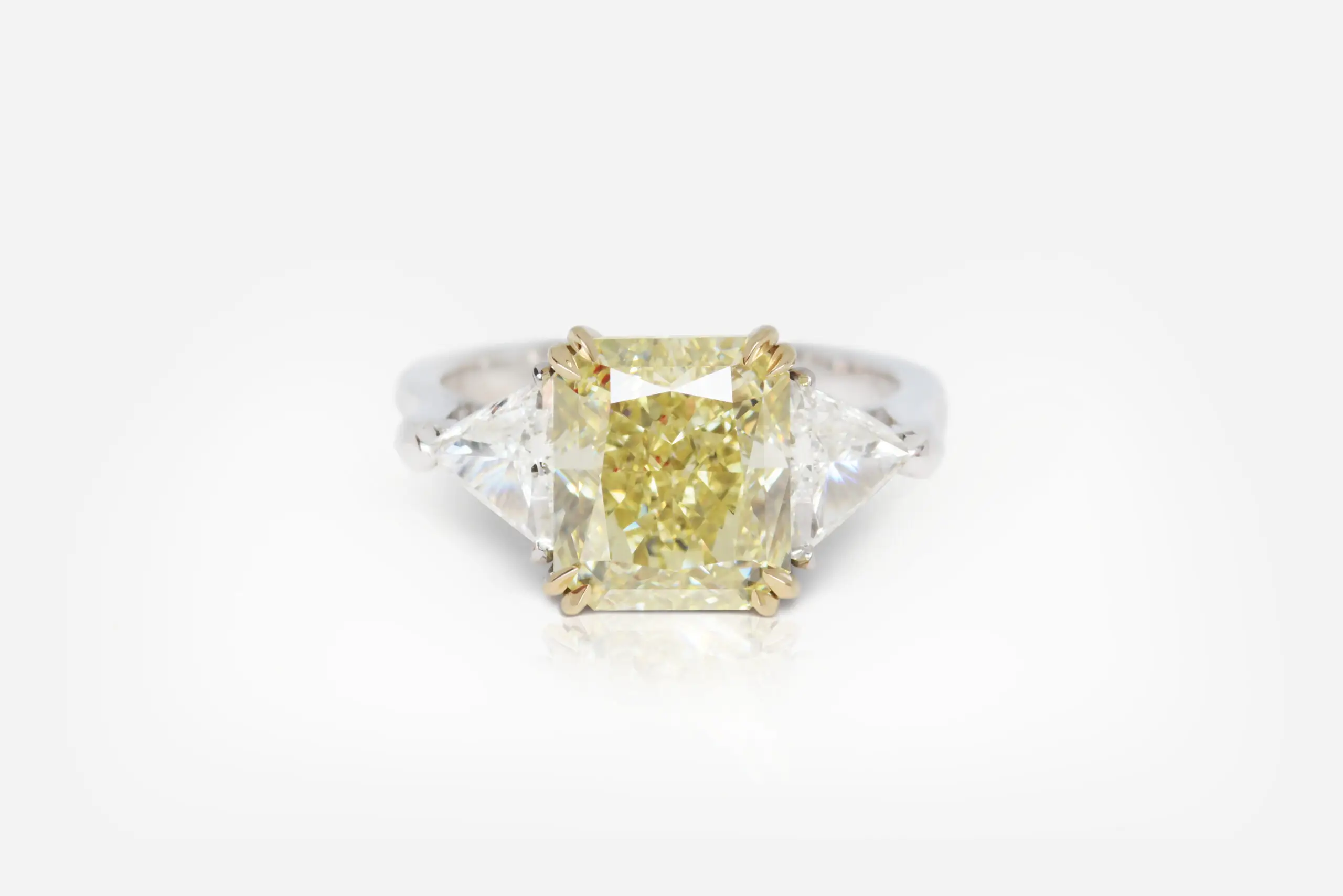 5.02 carat Fancy Yellow SI1 Radiant Shape Diamond Ring GIA - picture 1