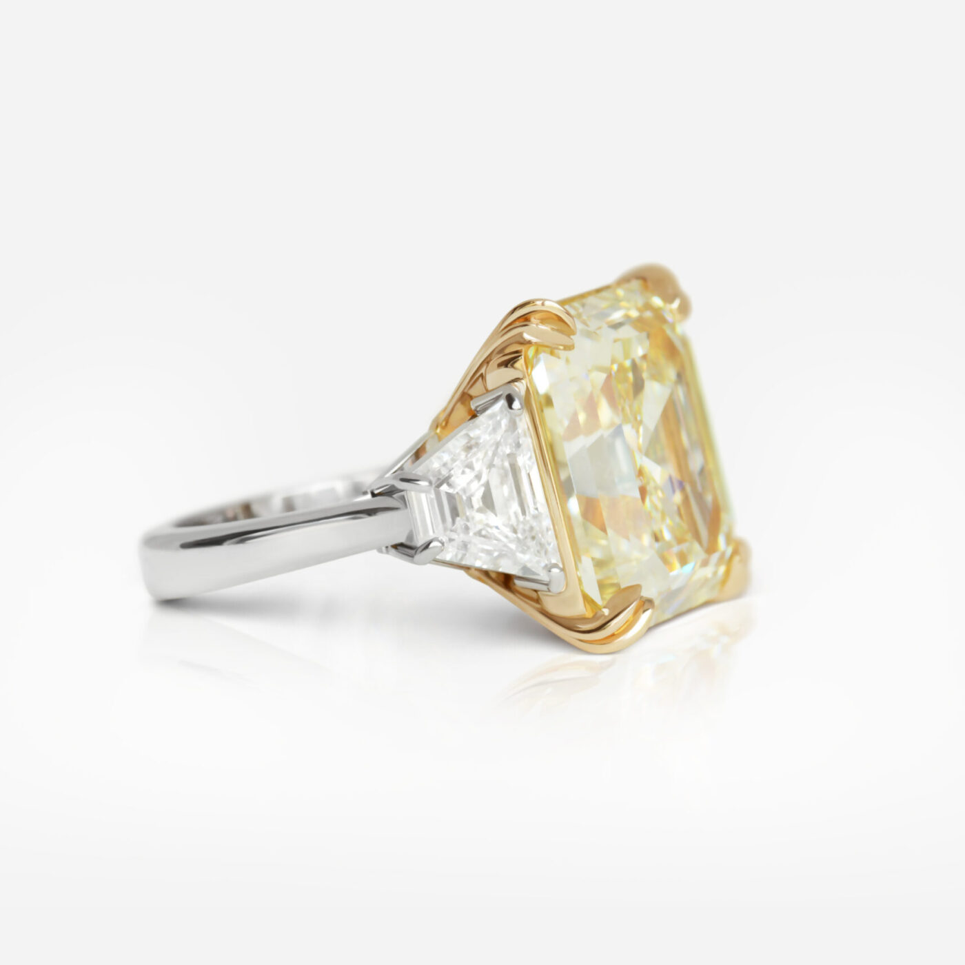 23.84 carat Fancy Yellow Square Emerald Cut VVS2 Diamond Ring GIA - picture 1