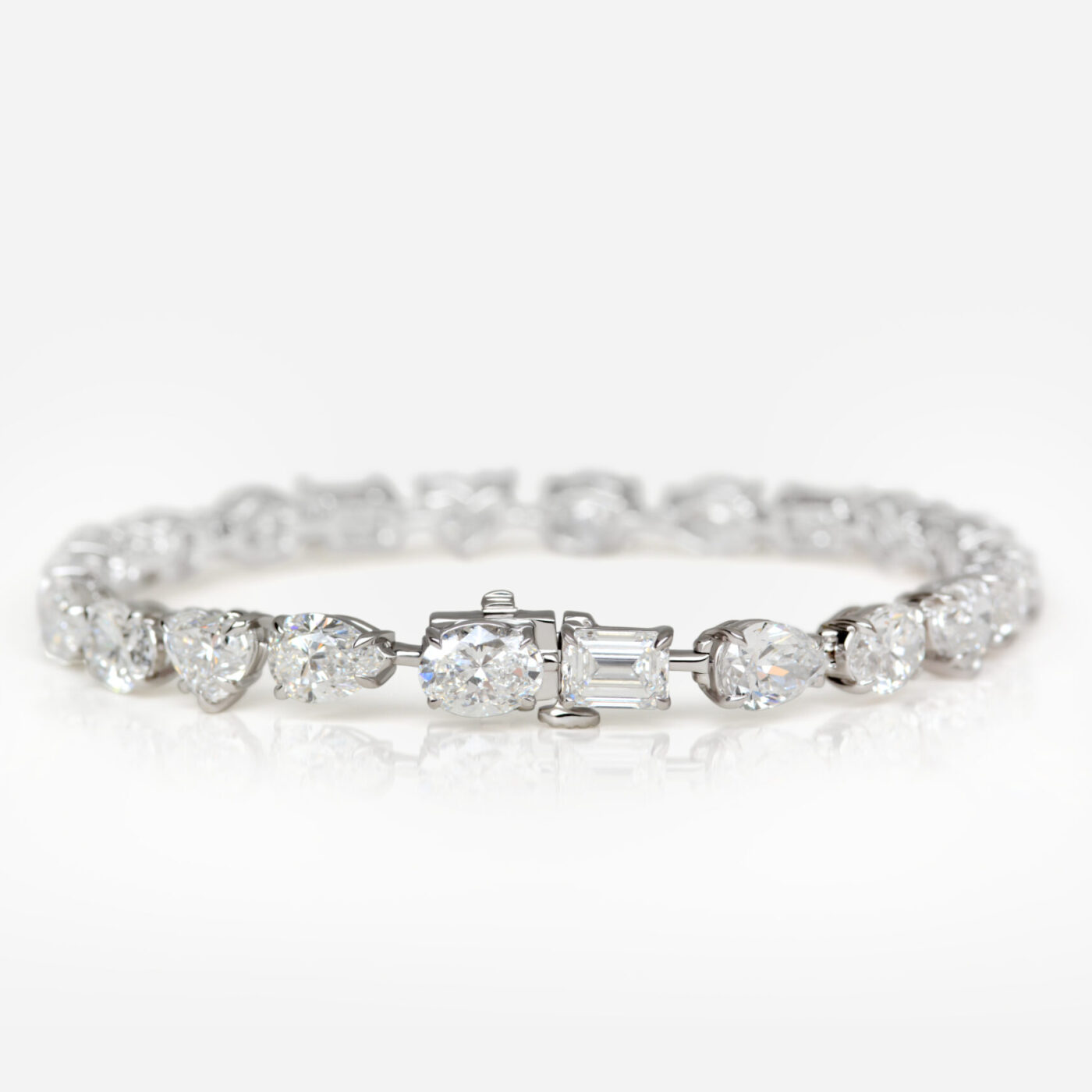 Fantasy 22 Stones Diamond Bracelet - picture 1