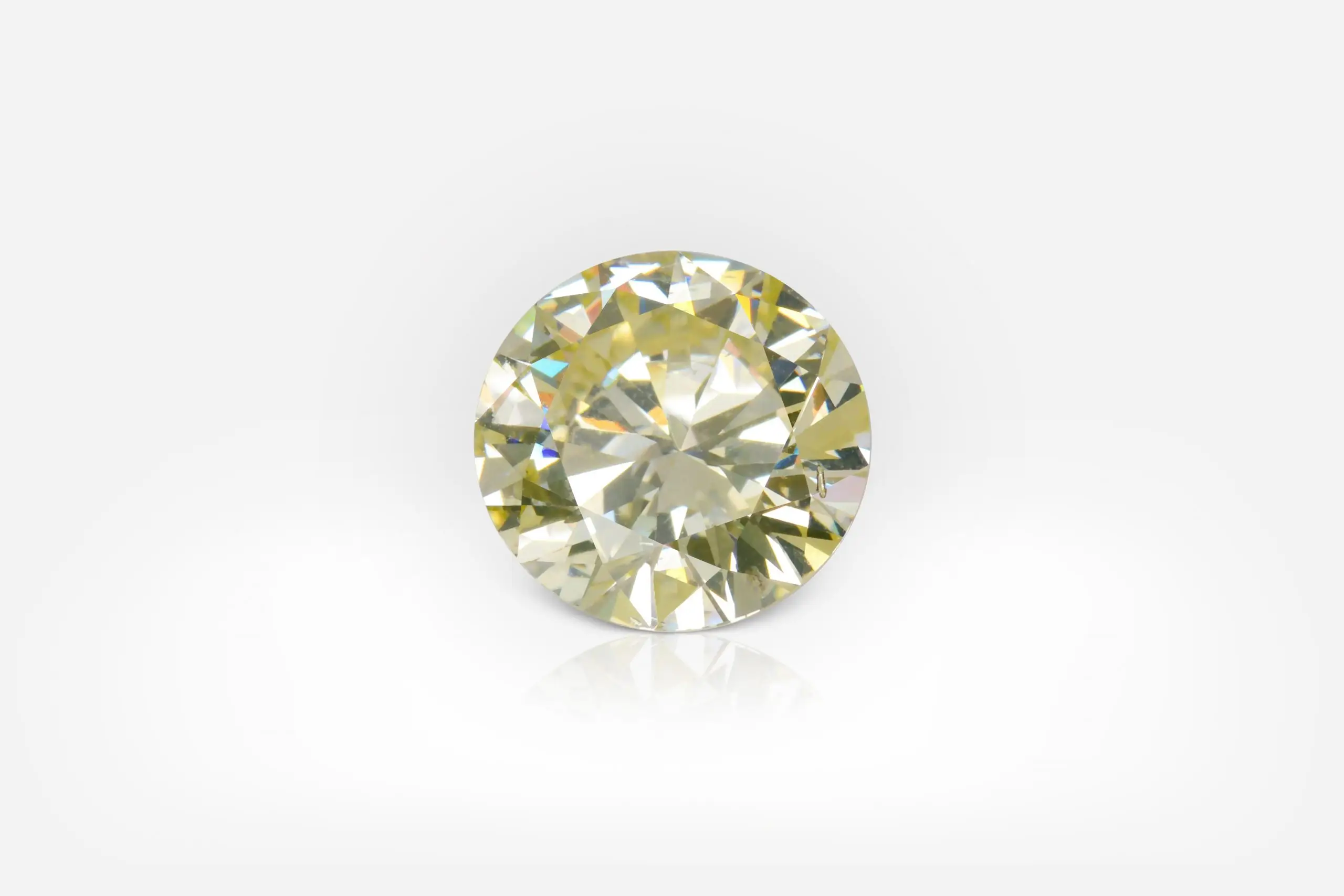 5.17 Carat U-V Round Brilliant Shape SI2 Diamond GIA - picture 1