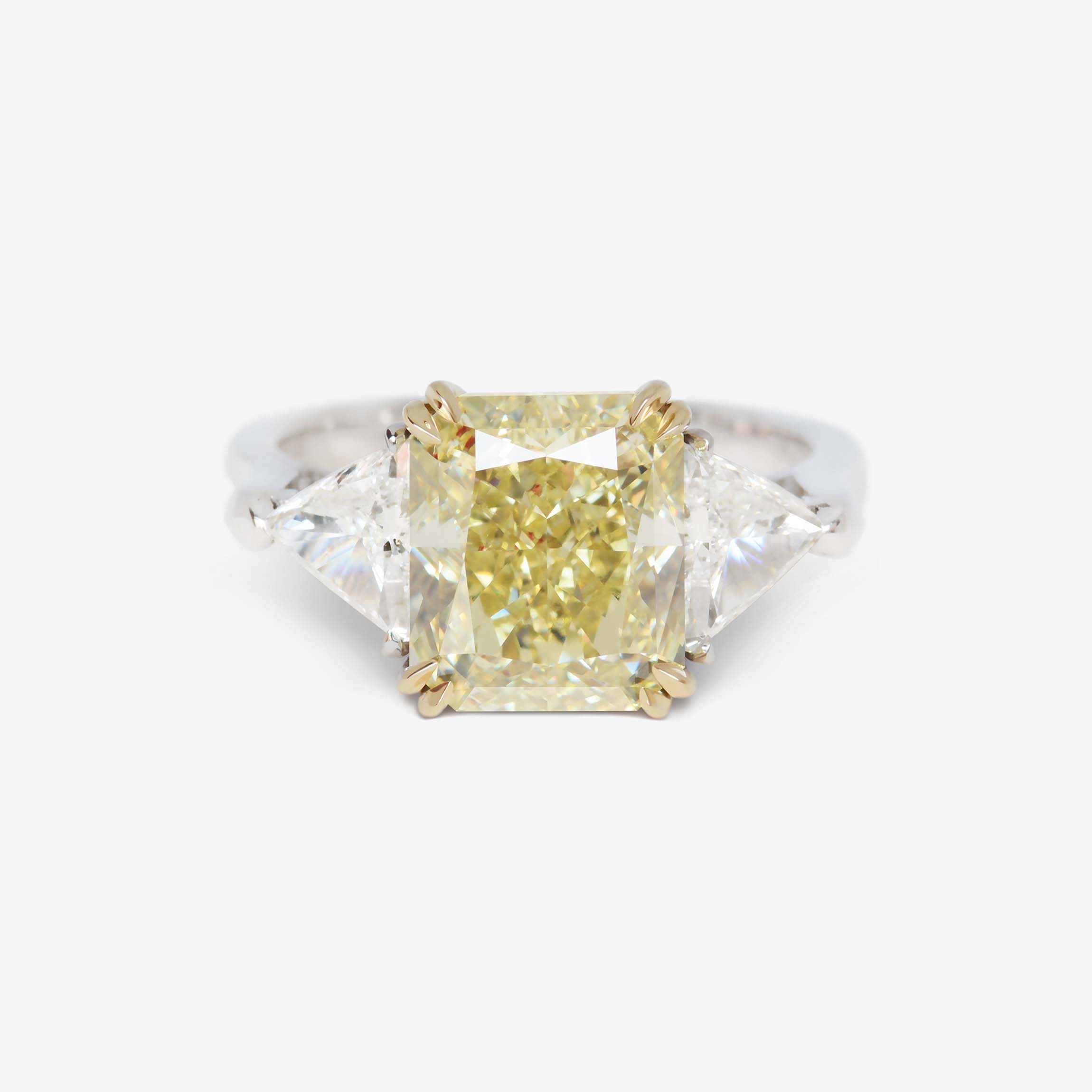 Bague Diamant Taille Radiant Jaune Fantaisie de 5,02 Carat Pureté SI1 GIA