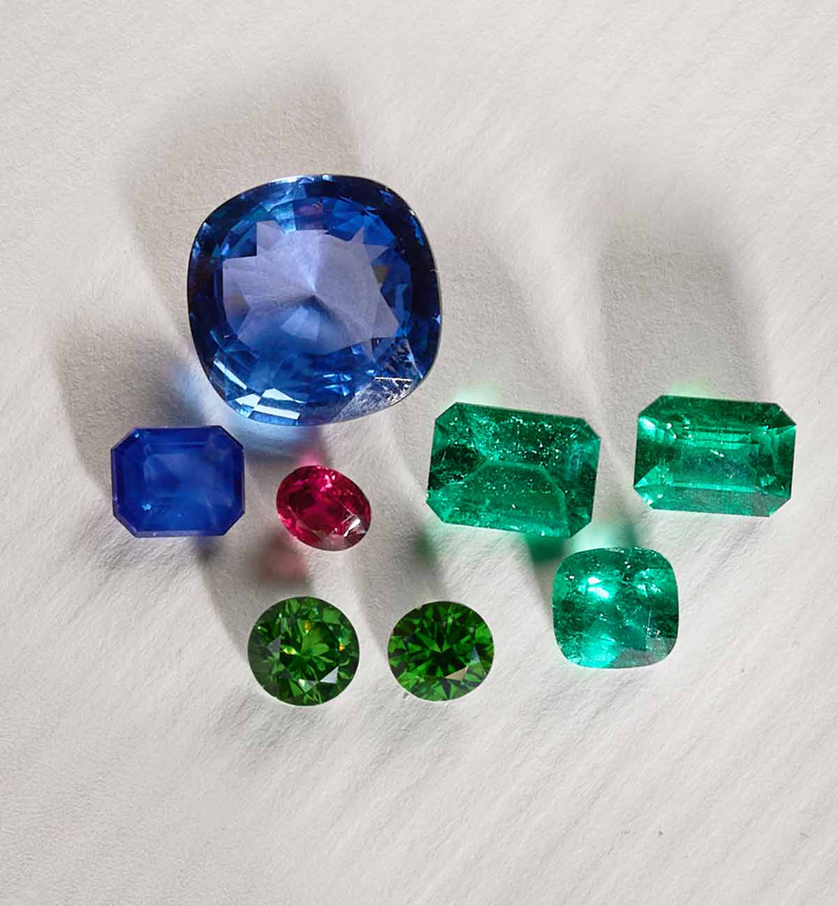 <p>A Curated World of Fine Gemstones</p>