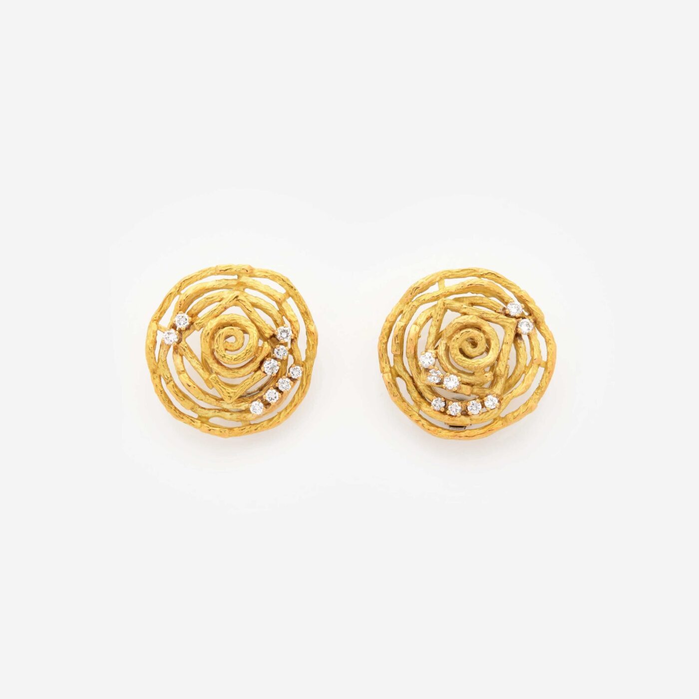 Chaumet 18K Gold Earclips with Brushed Finish and Diamonds, circa 1970 Акщте Мшуц