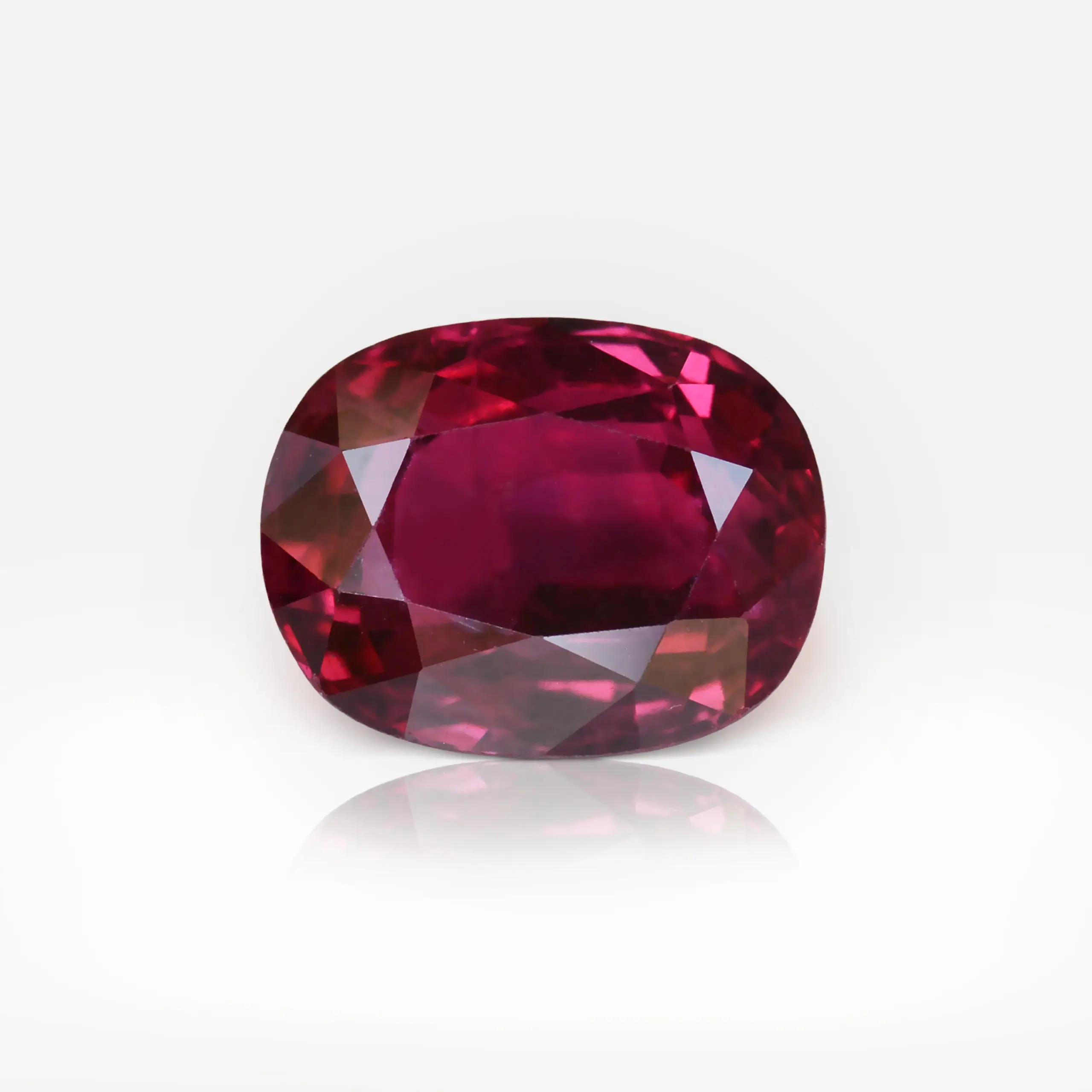2.60 carat Oval Shape Thailand Ruby CGL - picture 1