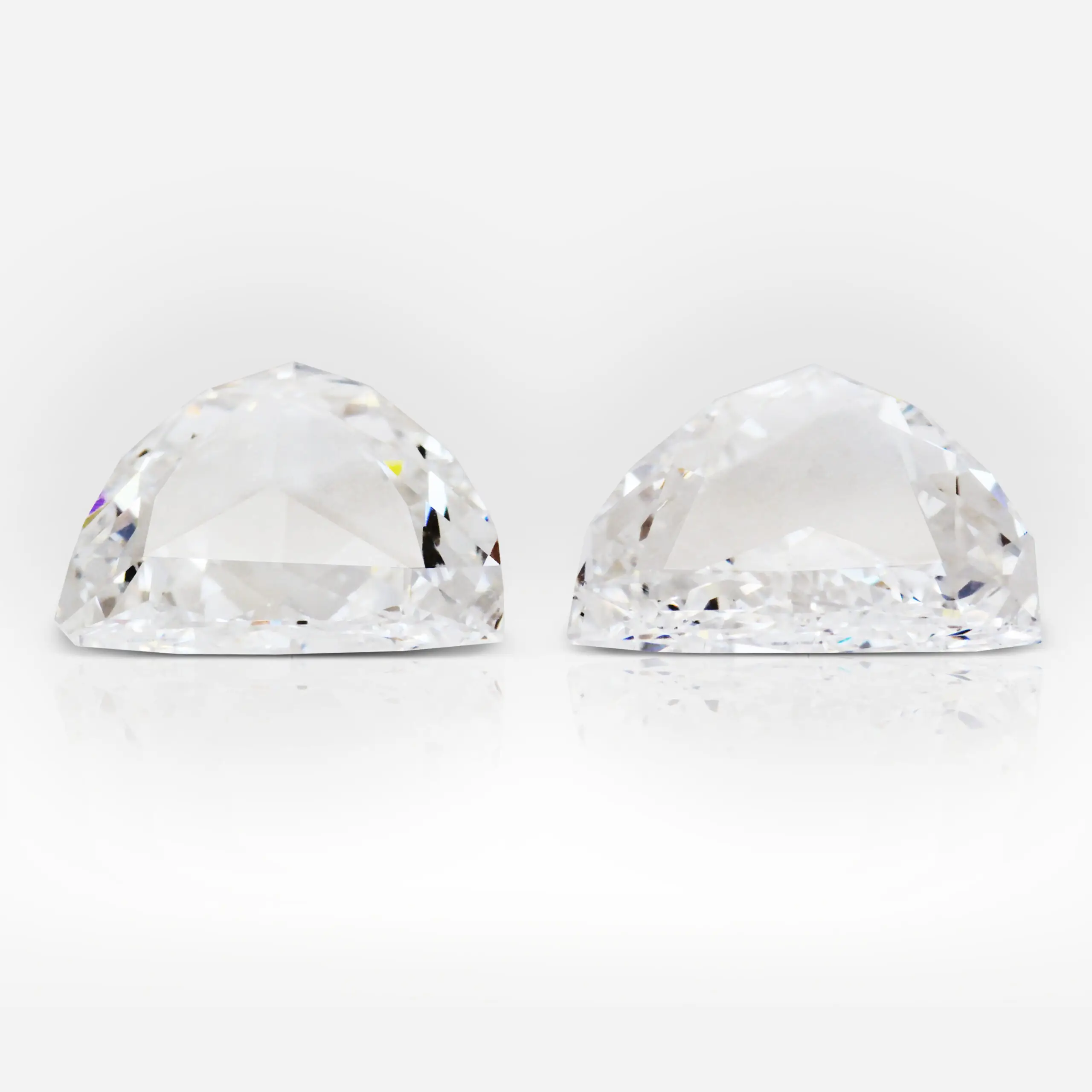 1.37 and 1.53 carat Pair of F / G SI1 Shield Shape Diamonds - picture 1