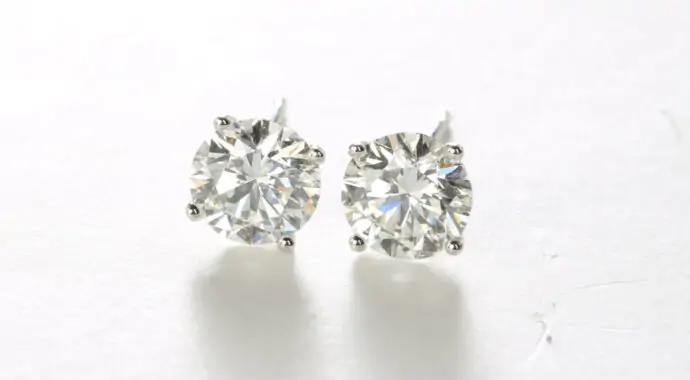 Diamond earrings backs: the best choice