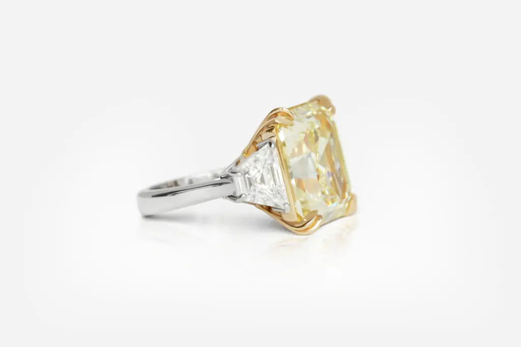 23.84 carat Fancy Yellow Square Emerald Cut VVS2 Diamond Ring GIA - picture 1