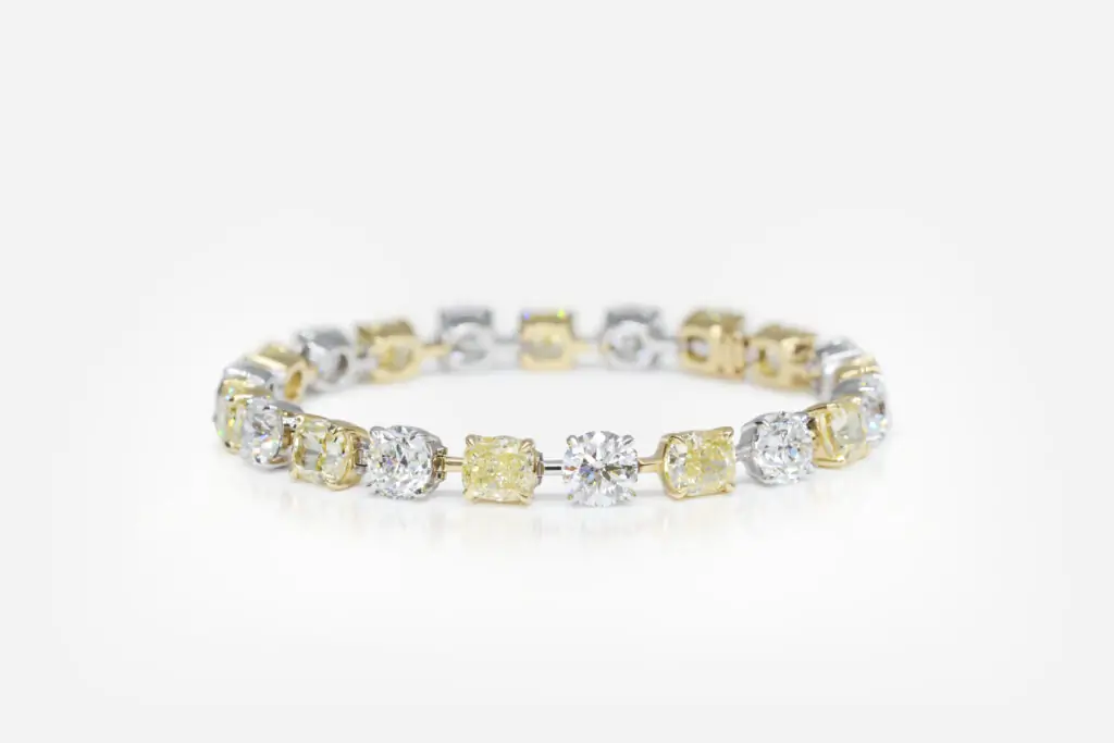 21 carat F-H / Fancy Yellow Round / Cushion shape Diamond Bracelet