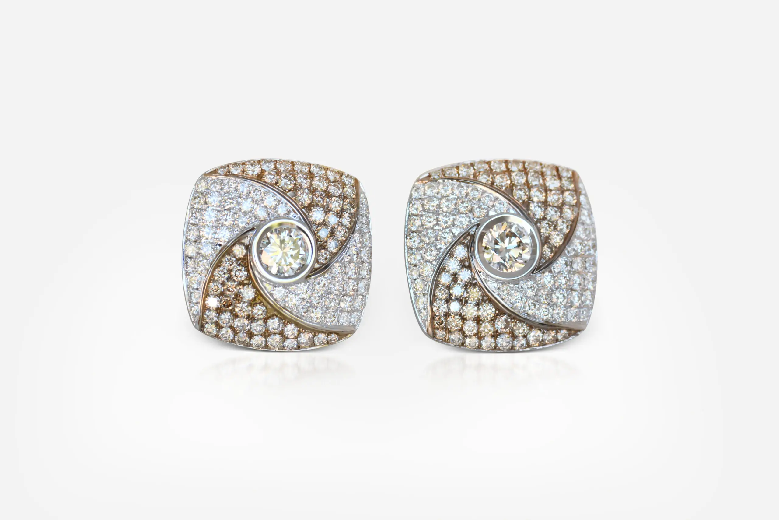 5.83 carat Diamond Cufflinks - thumb picture 1